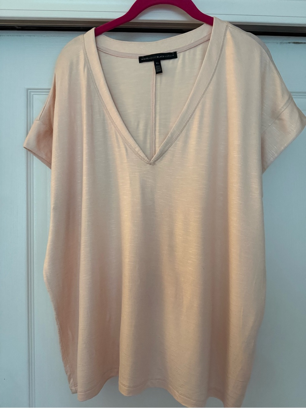 White House Black Market Blush Short Sleeve V-Neck Top